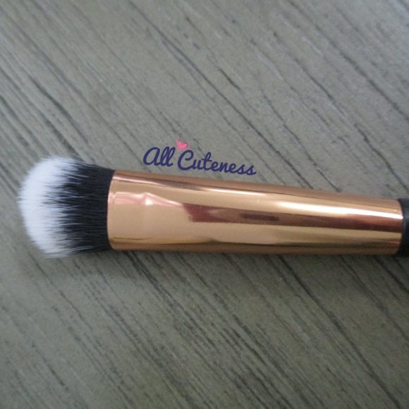 🎀 (NWOT) Eye Shadow Brush - Picture 3 of 4
